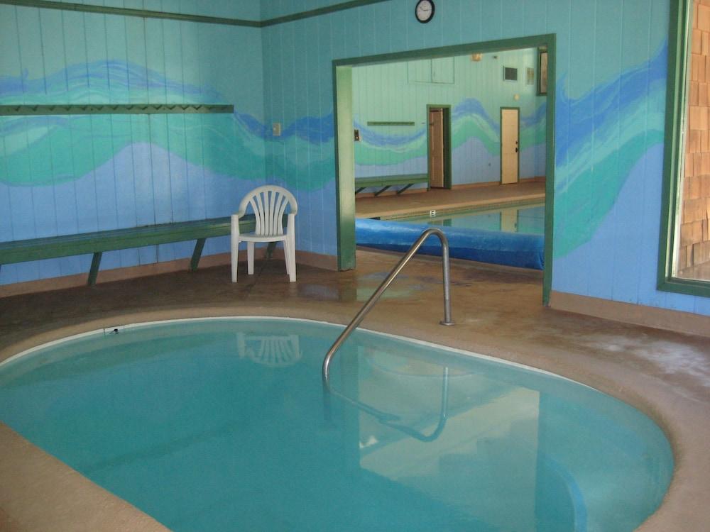 Chateau Sans Nom by Mammoth Reservation Bureau Indoor Spa Tub