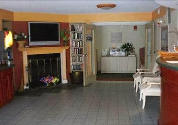 Econo Lodge Near Plymouth State University Hotel Interior