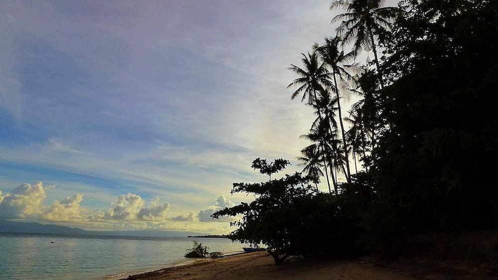 Onong Resort Beach