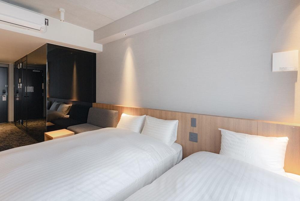 MATERIAL Fuchomae Room