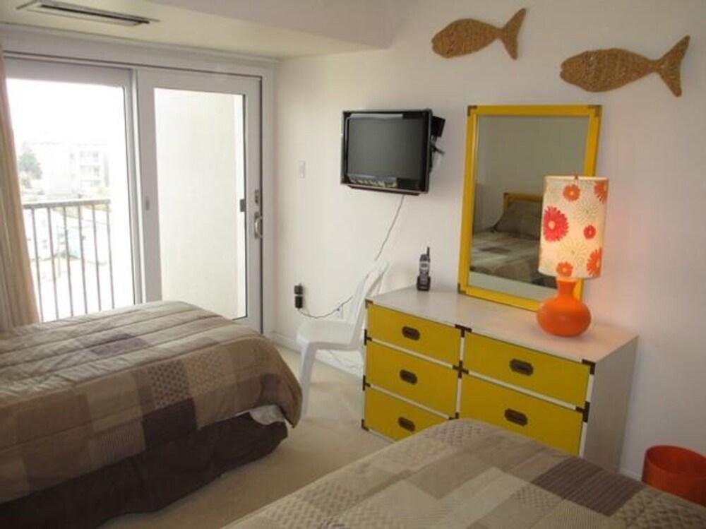 Henlopen Unit 620 by Long & Foster Room
