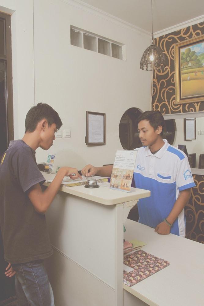 Bantal Guling Trans Reception