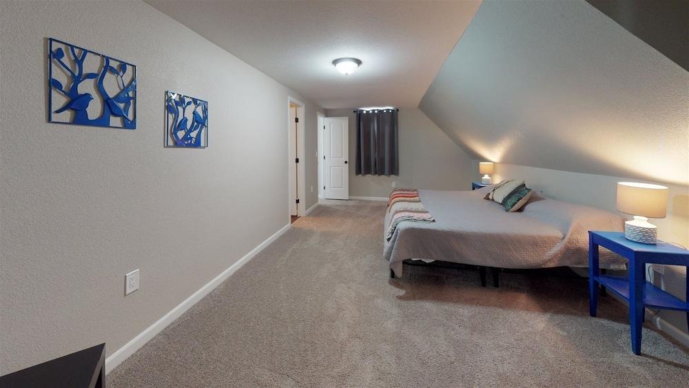 Hwy 24 Unit 2A Room