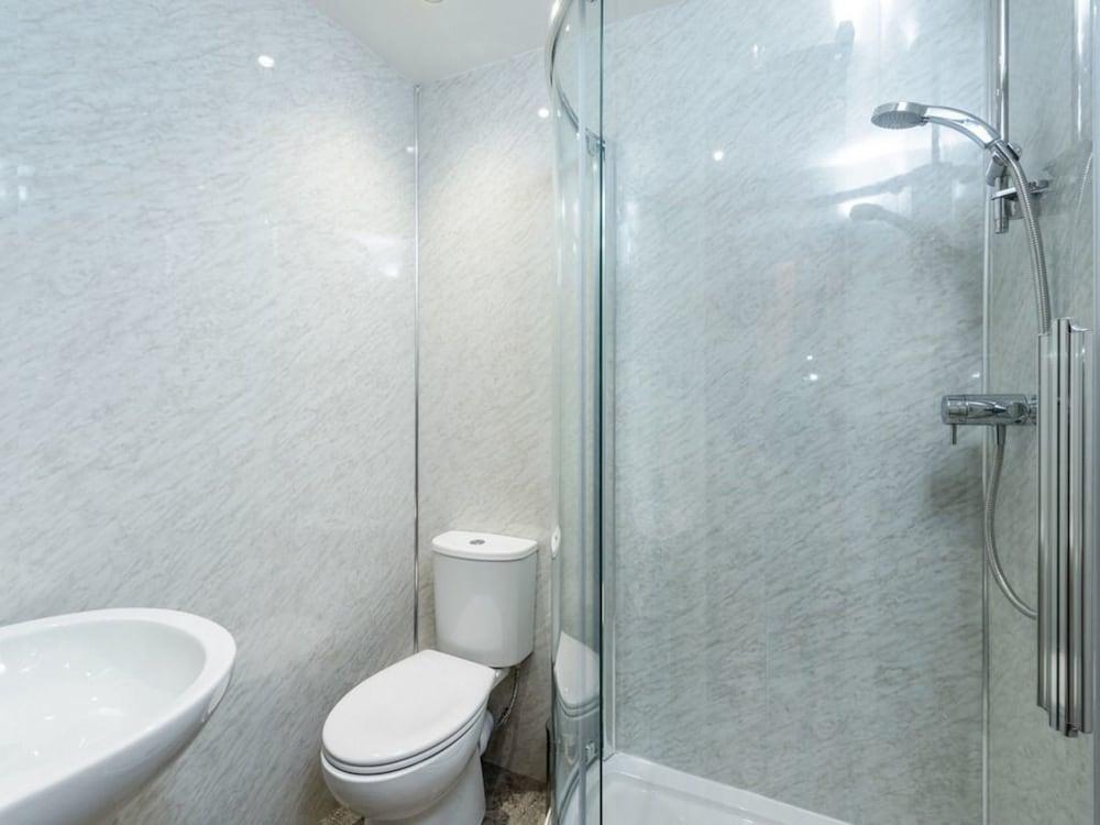 Springfield View Bathroom