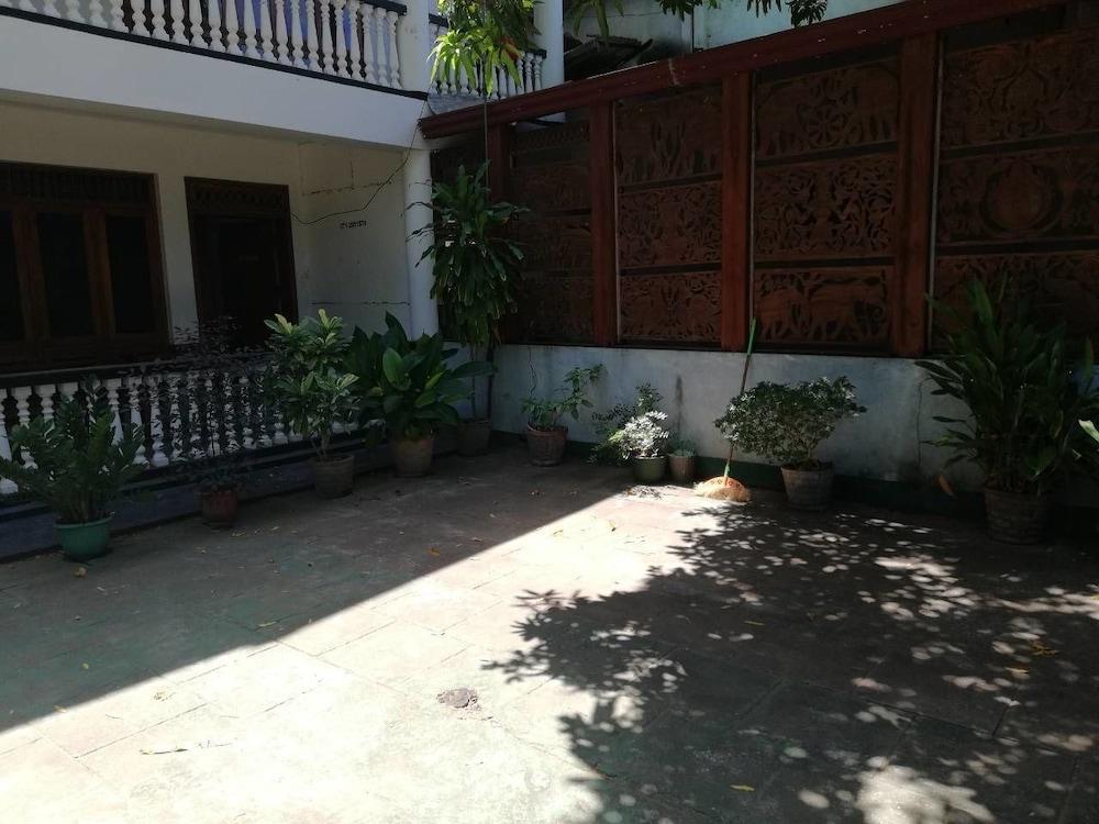 Ambasewana Resort Property Grounds