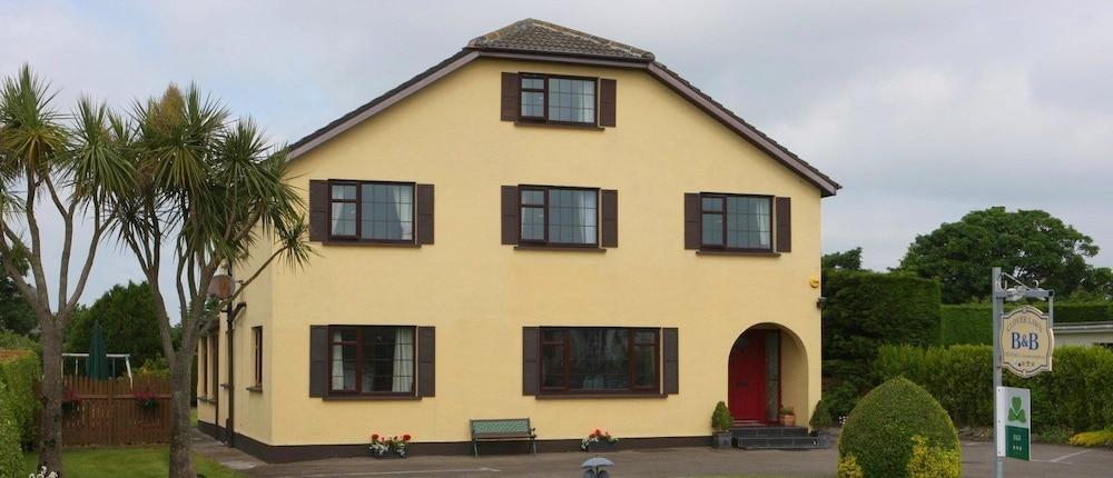 Cloverlawn B&B Hotel Front