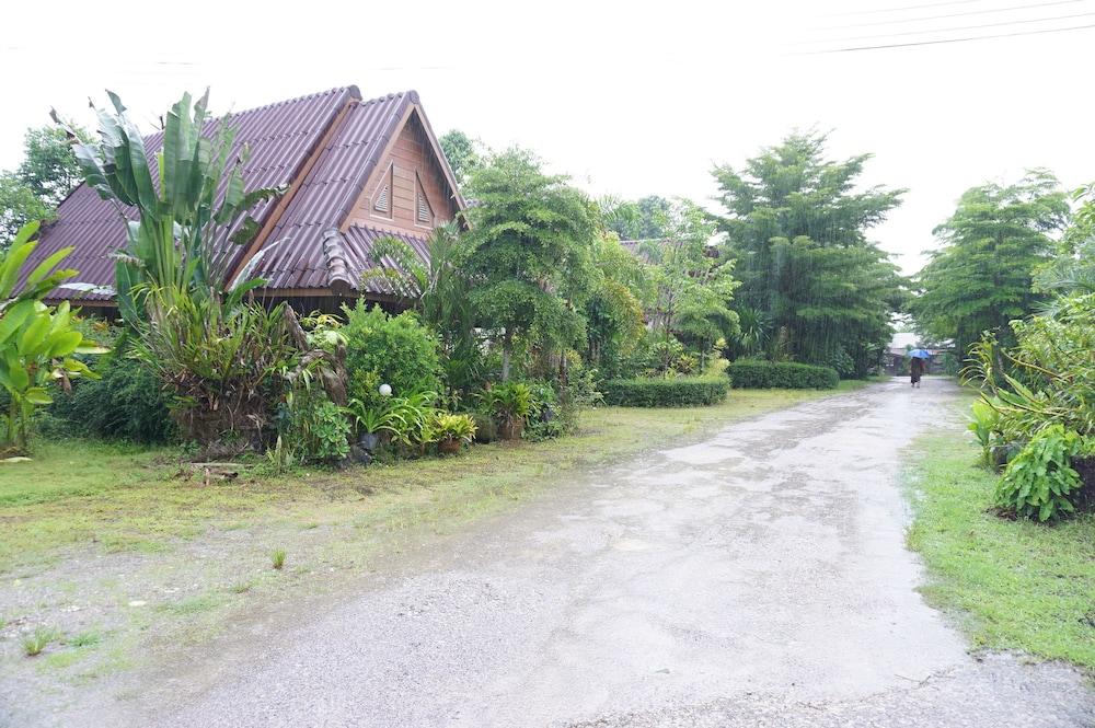 Daranee Resort Property Grounds