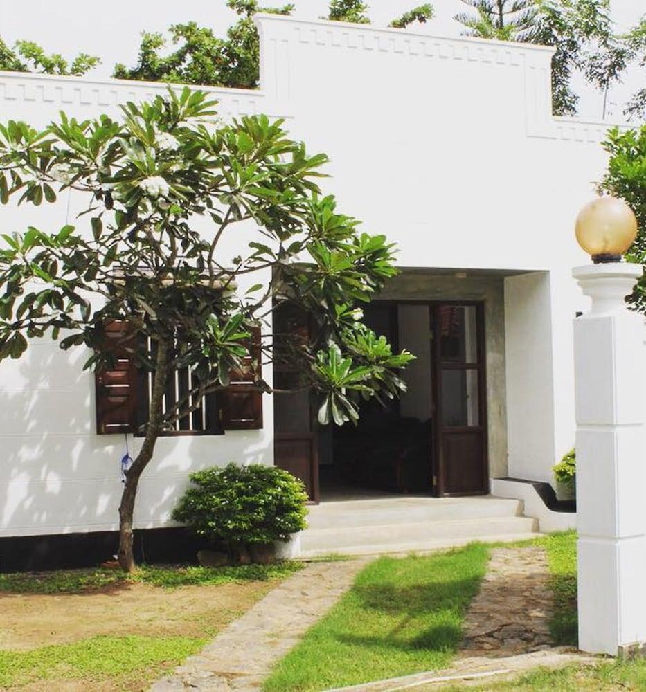Sasen villas - Polhena Beach Exterior