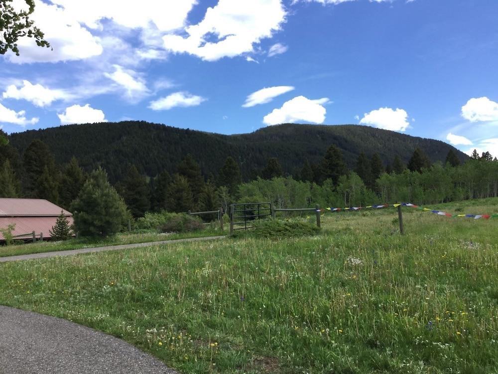 Bozeman - Hyalite View Ranch Property Grounds