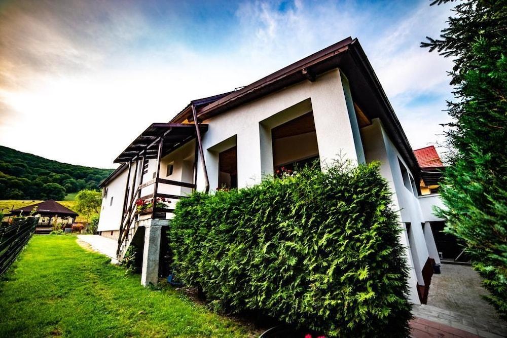 بنسيونيا بويانا كريستيان المنطقة الخارجية