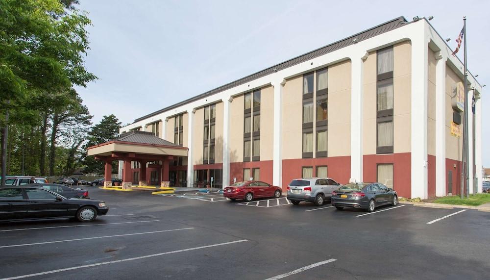 ستوديوز آند سويتس 4 ليس ويسترن برانش