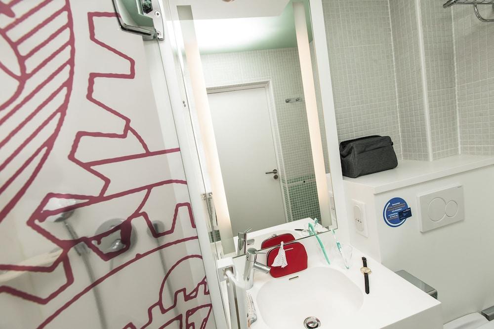 Ibis Styles Paris Mairie de Clichy Room