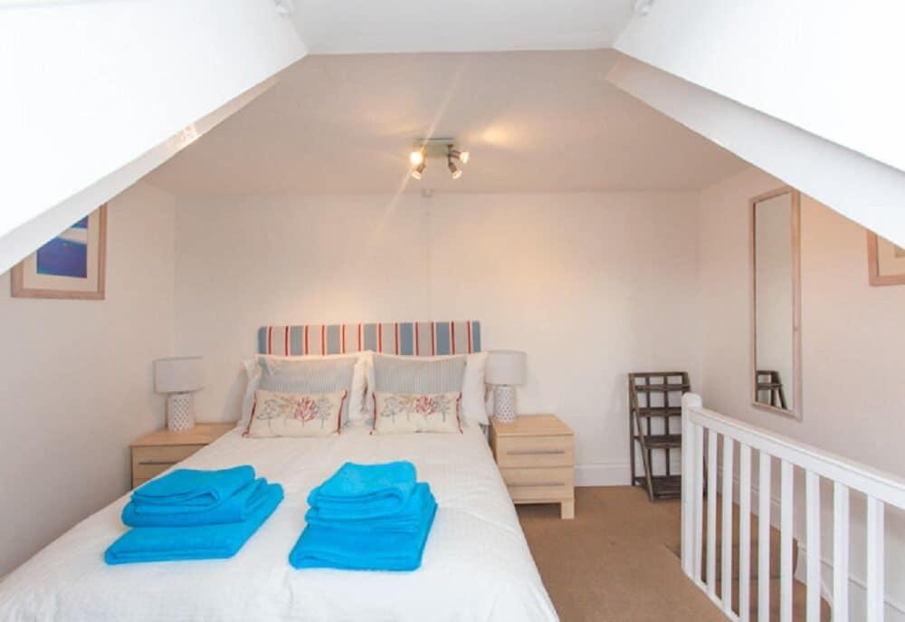 Harbour View Cottage Room