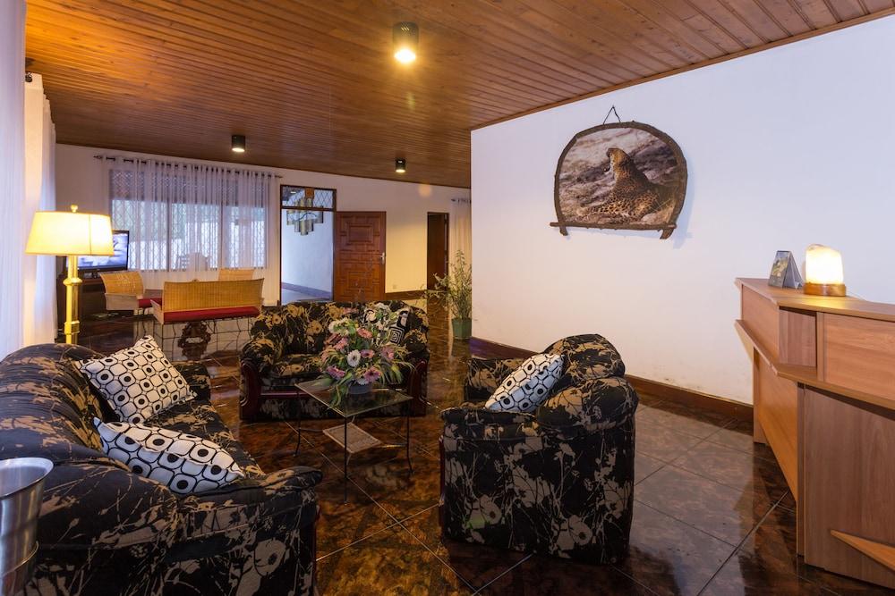 Tamarind Tree Inn Lobby Sitting Area
