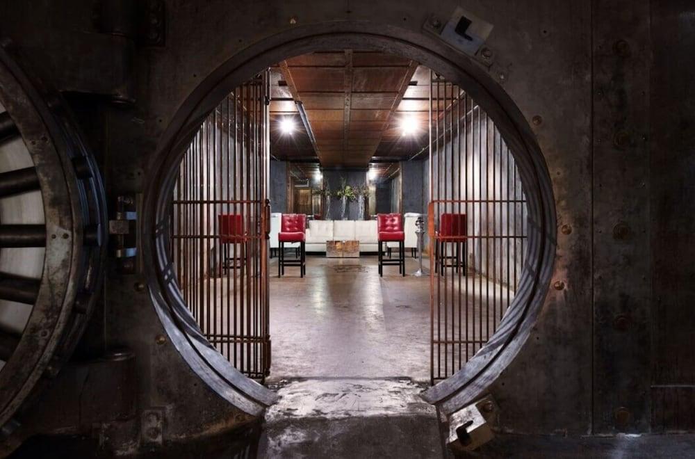 بلو بيرد سويتس نير أوتو زون بارك داخلي