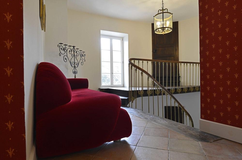 Château Bel Aspect Interior Detail