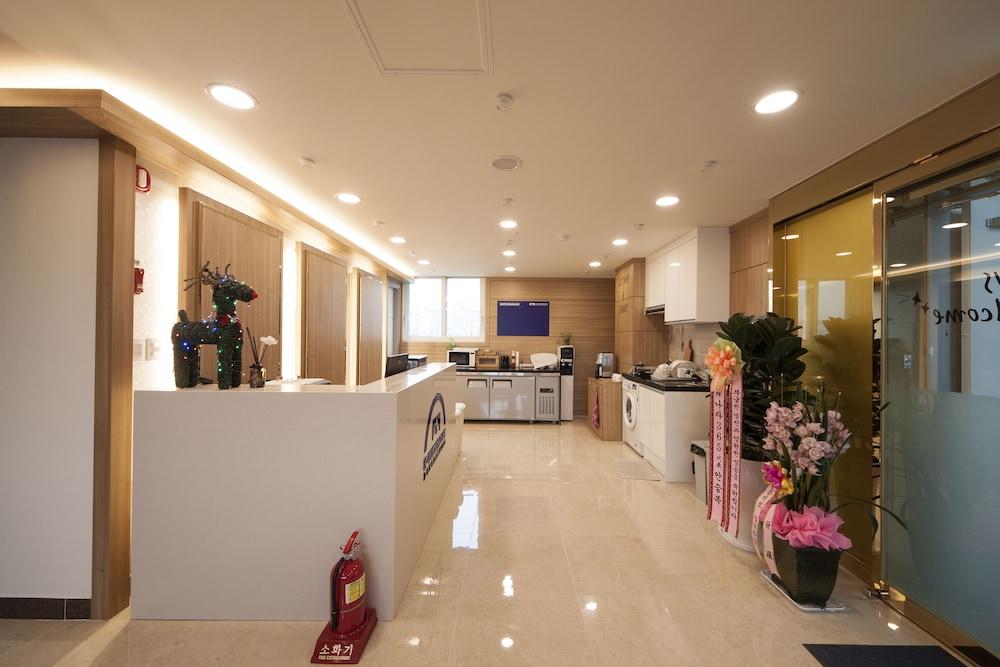 K-GUESTHOUSE Dongdaemun 4 Interior Entrance