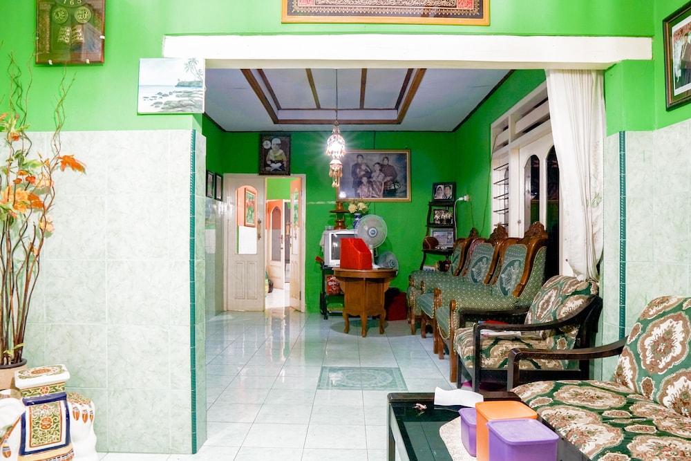 SPOT ON 1747 Griya Karisma Interior Entrance