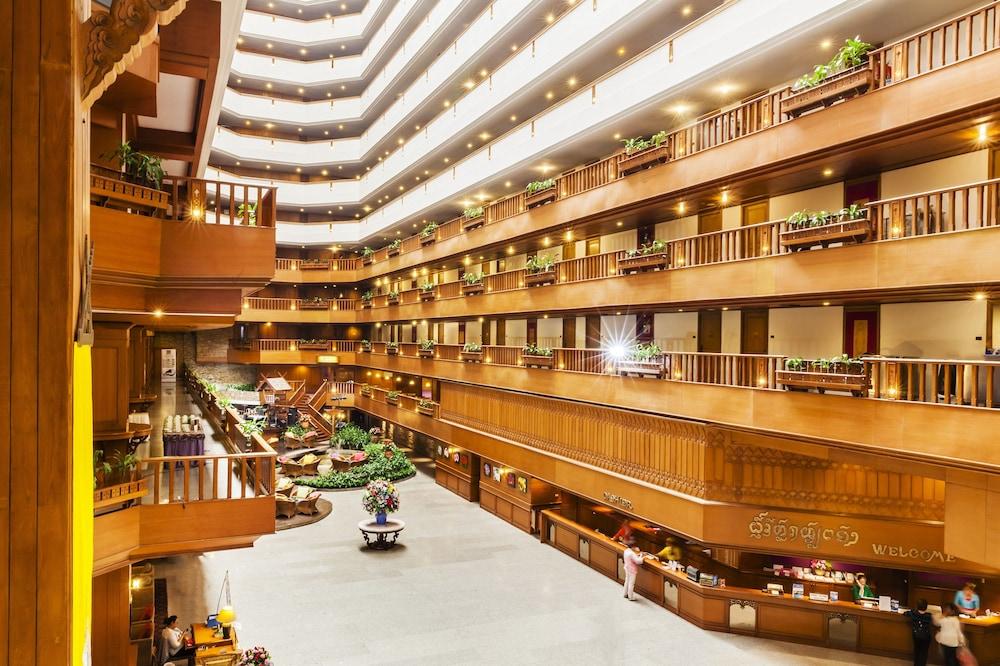 Lotus Hotel Pang Suan Kaew Lobby