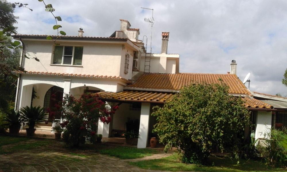 Poderi di Tragliatella Farmhouse Exterior