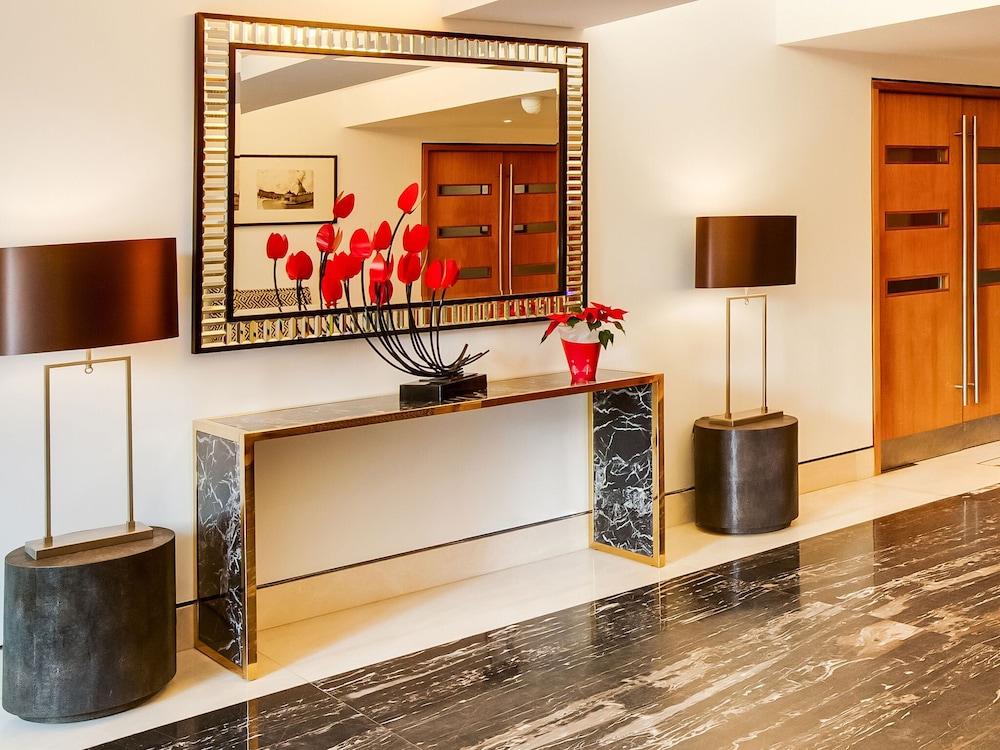 جرايس فول ستوديو إن لندن نير تشورتشيل وار رومز منطقة الاستقبال