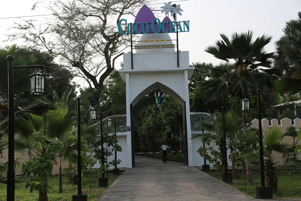 Coco Ocean Resort & Spa Hotel Entrance