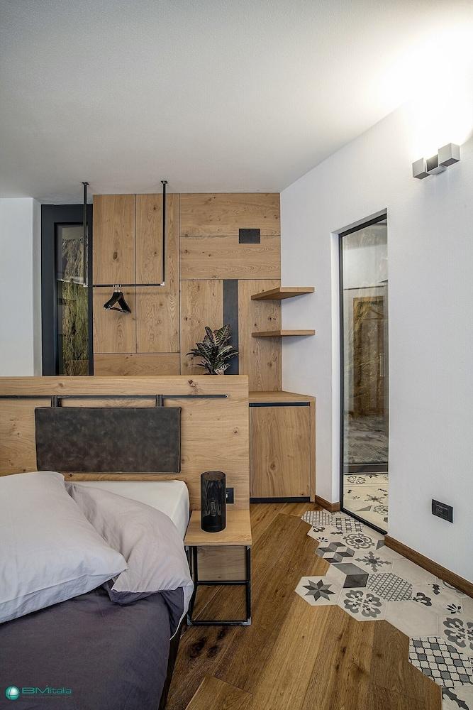 Cà Rossa Suite and Breakfast Room