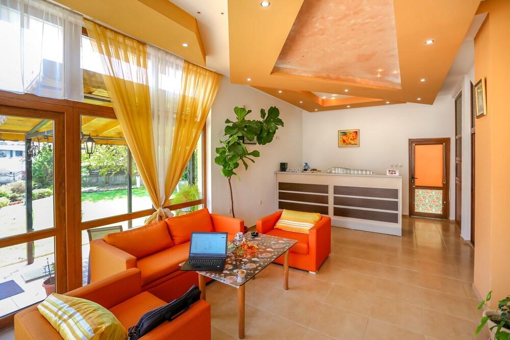 Triple Room in Dafinka Guest House Reception