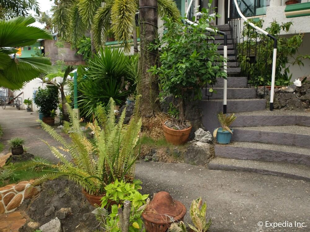 Turtle Inn Resort Property Grounds
