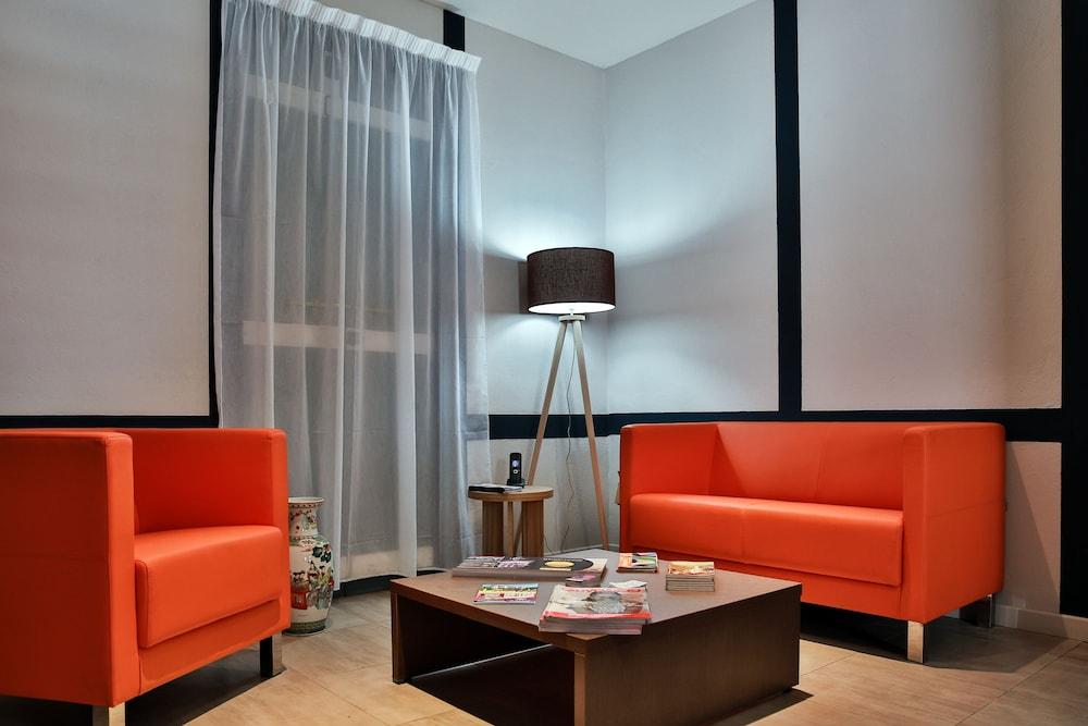 Eclipse La Belle Etoile Lobby Sitting Area