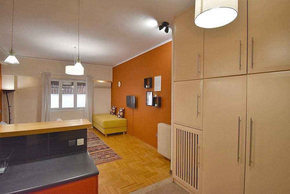 Check Point - Down Town Room