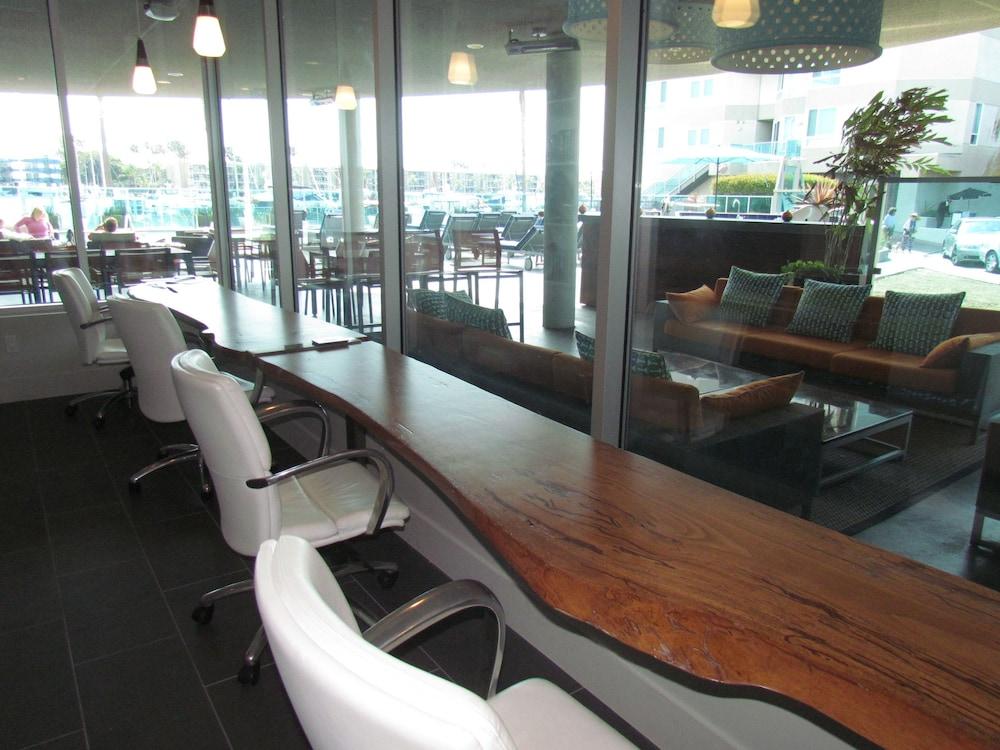 Romantic Studio with Bay View Lobby Sitting Area