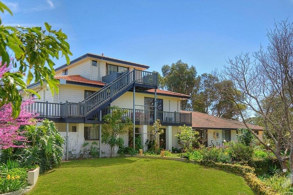 Martin Fields Beach Retreat Featured Image