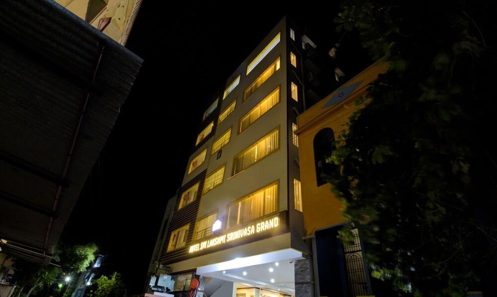 Treebo Sls Grand Exterior detail