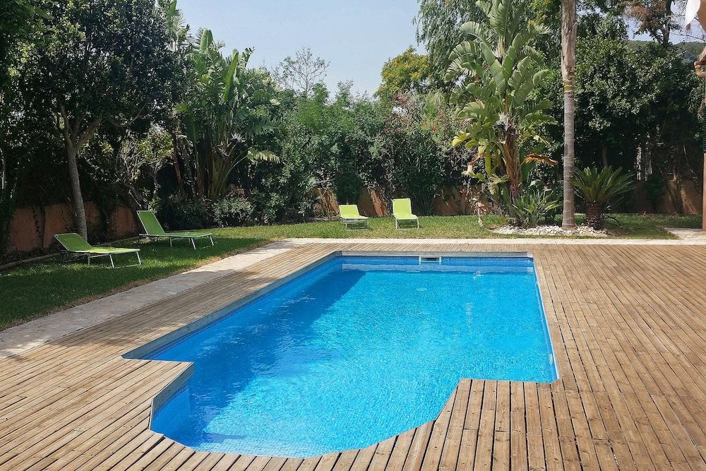 Chalet Correfoc Outdoor Pool