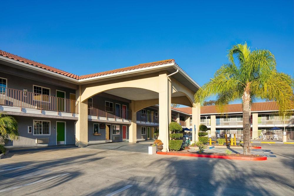 Signature Temecula Exterior