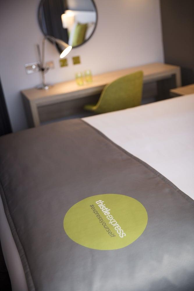 Thistle Express Swindon Room
