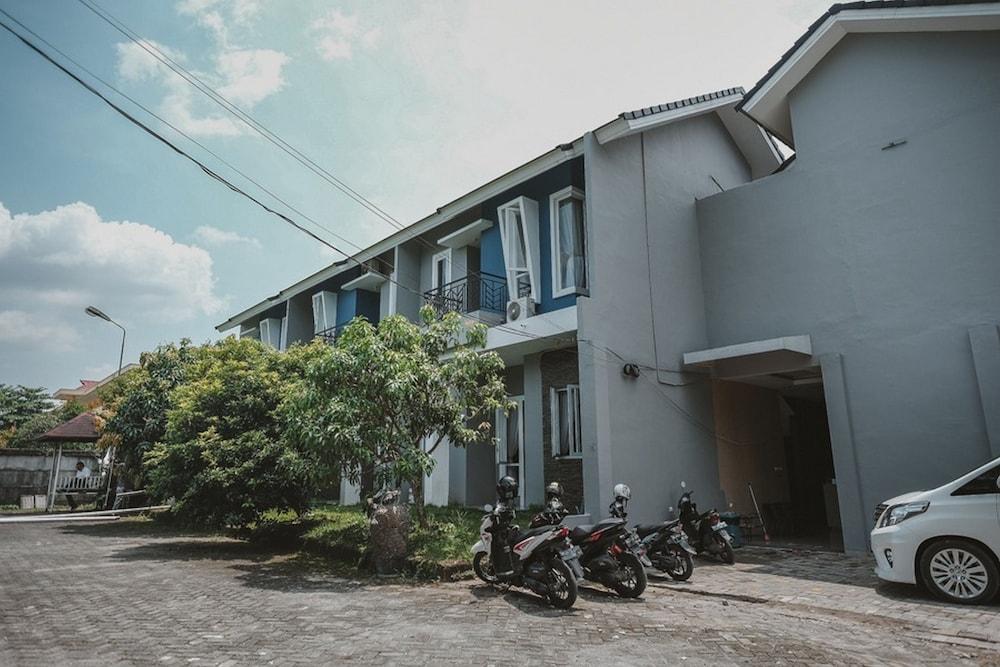 RedDoorz @ Jamin Ginting Medan Exterior