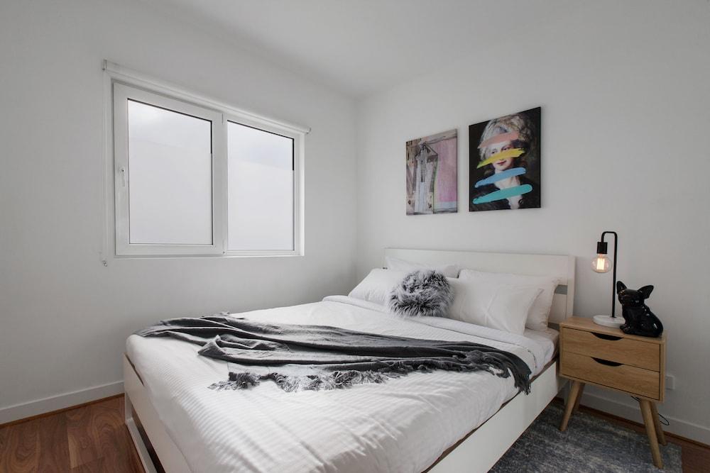 Heart of Highett Apartment by Ready Set Host Room