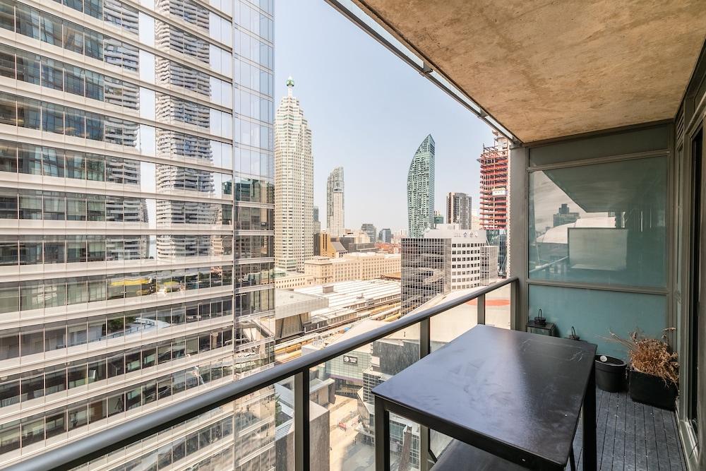 Newly Designed 1BR Executive Suite Great Location Exterior