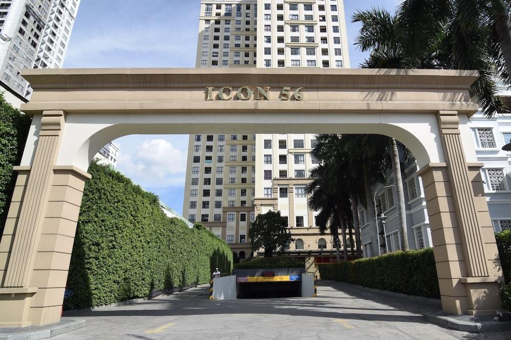 Linh Tran Apartment Property Grounds
