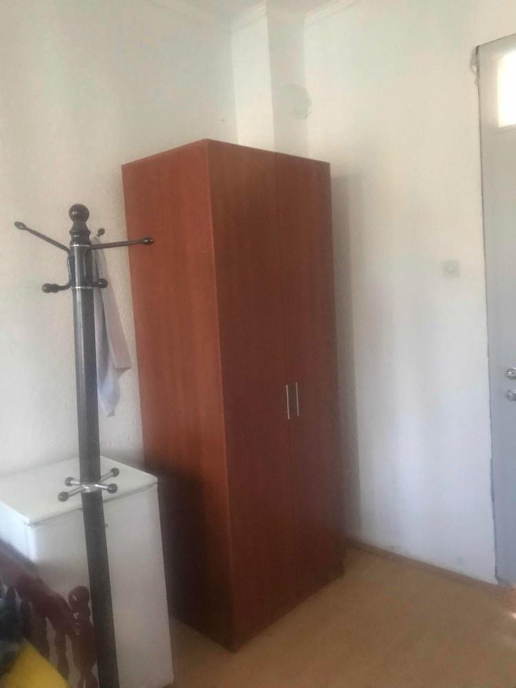 Lovec Room