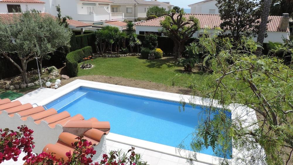 Villa 50m from the beach in Cambrils TH 11 Private Pool