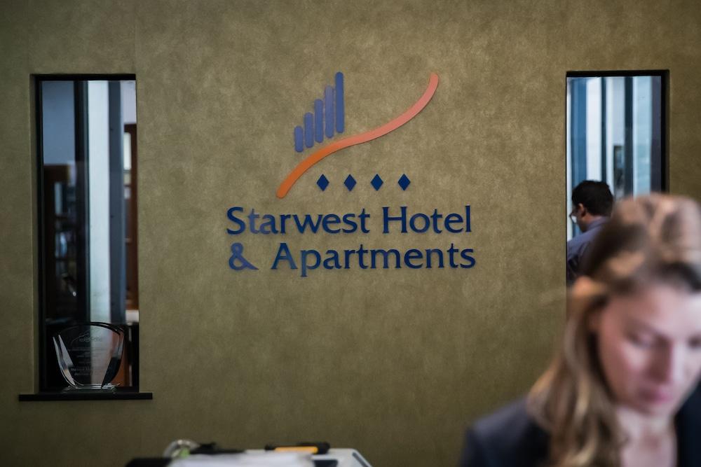 ستارويست أبارتمنتس ألديرني أون هاي منطقة الاستقبال