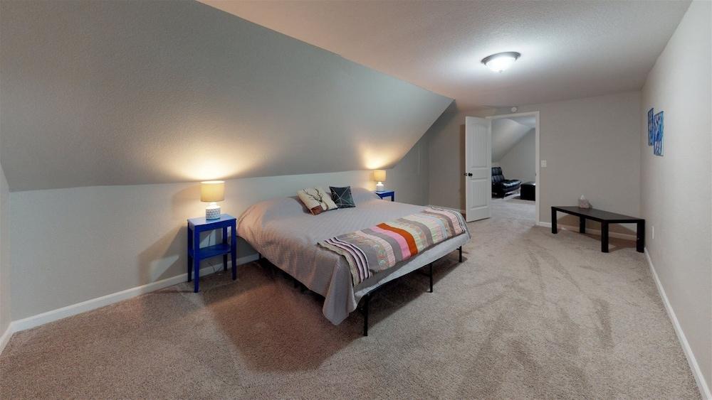 Hwy 24 Unit 2A Room