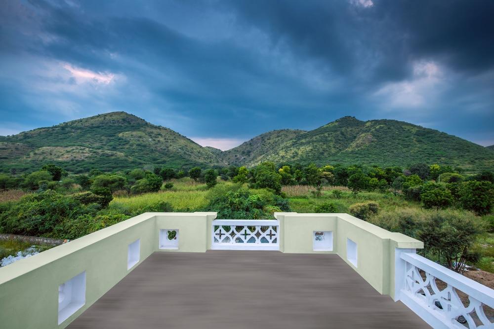 Zade Mount View Exterior