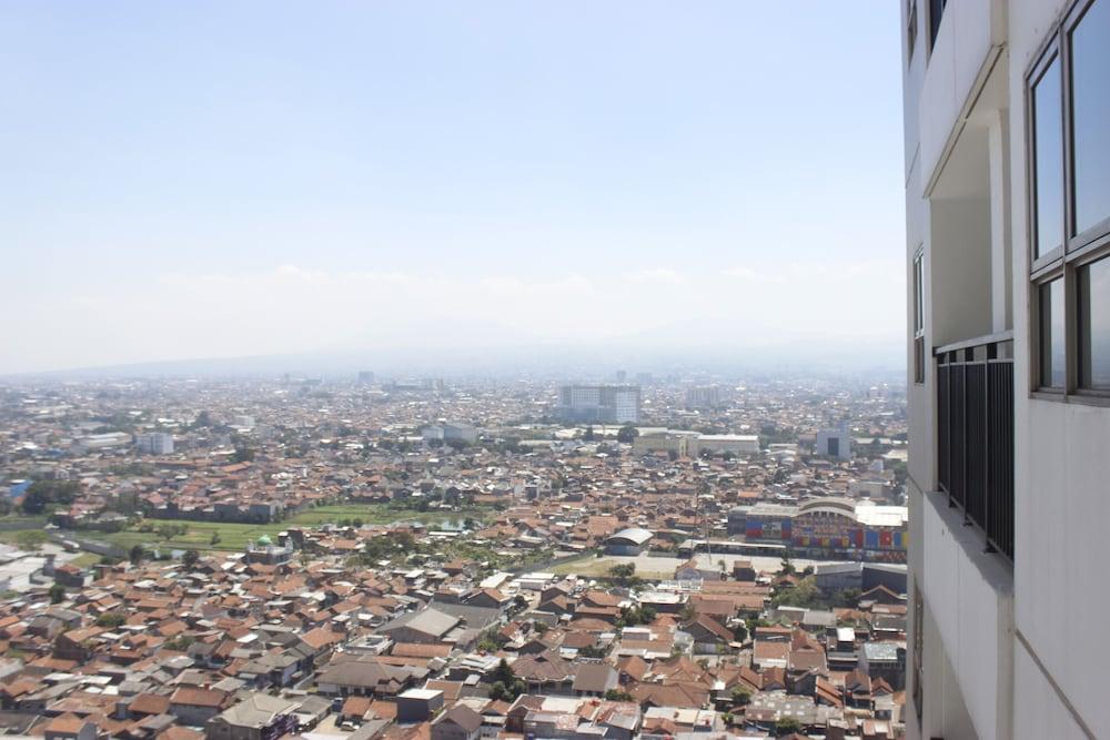 Gorgeous Studio at Mekarwangi Square Apartment with Mountain View Exterior