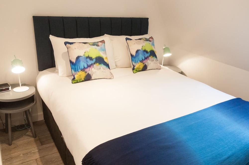 Clarendon Rathbone Place Guestroom
