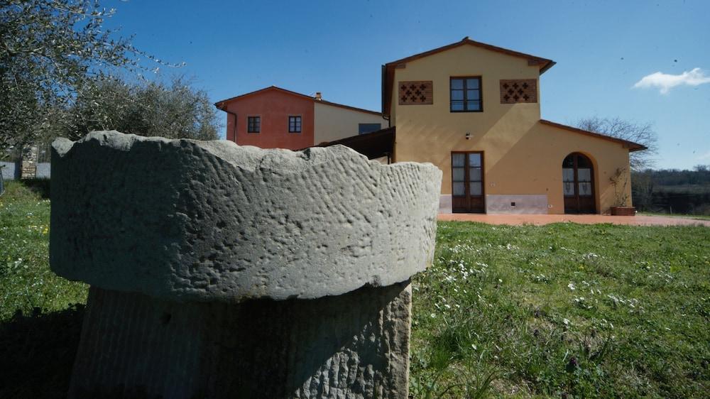 Lo Zolfino Property Grounds