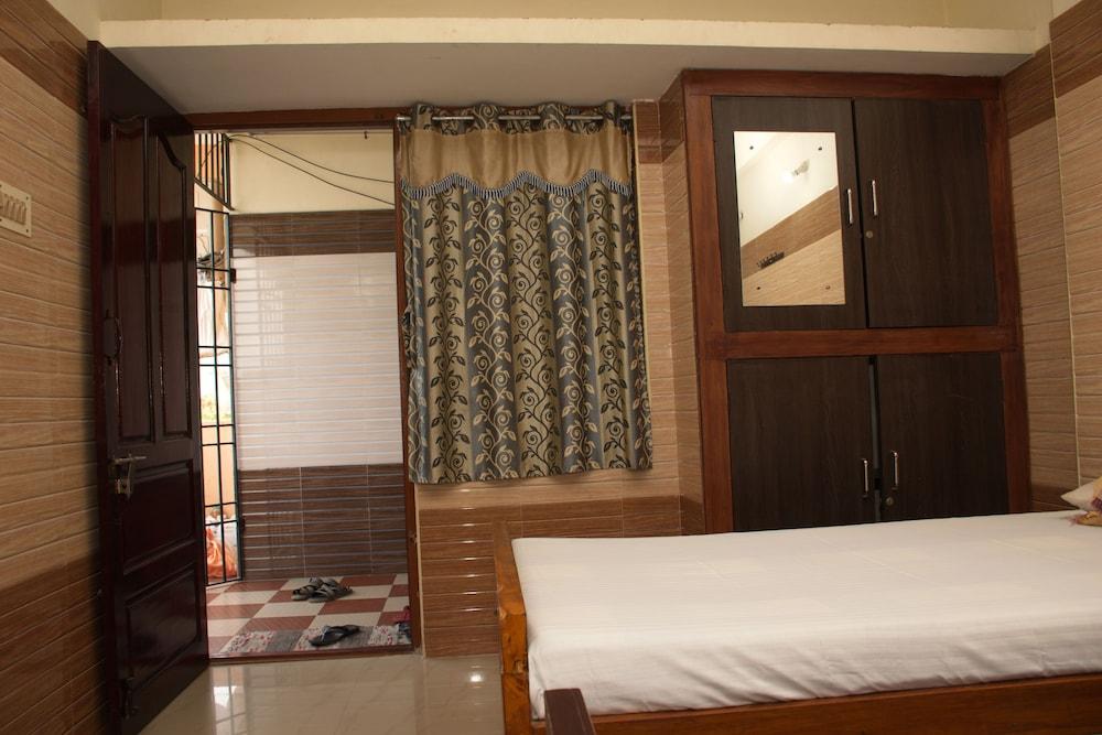 Ulo Raj Residency Room